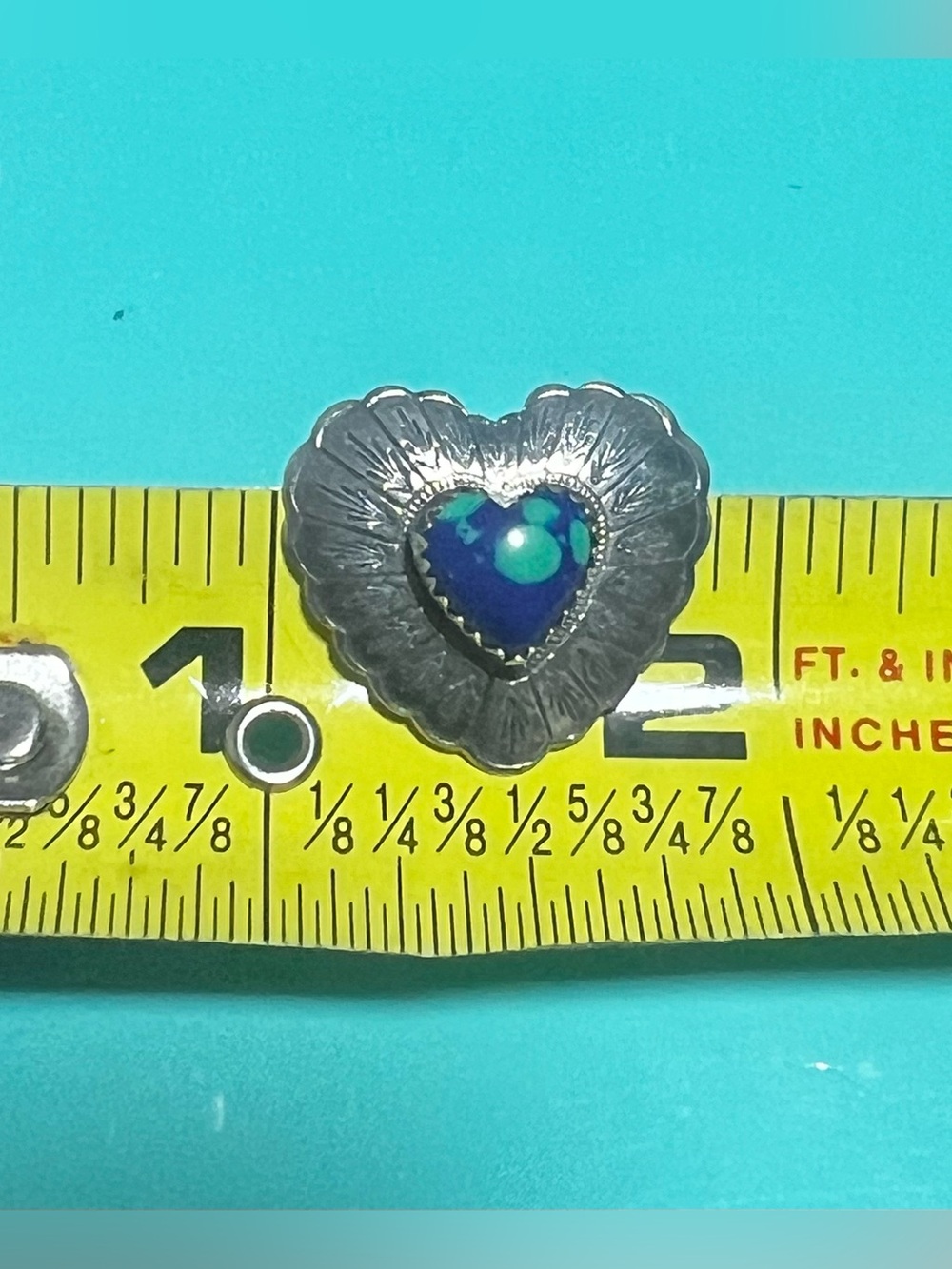 Vintage Southwestern sterling silver heart earrings. - Picture 11 of 11